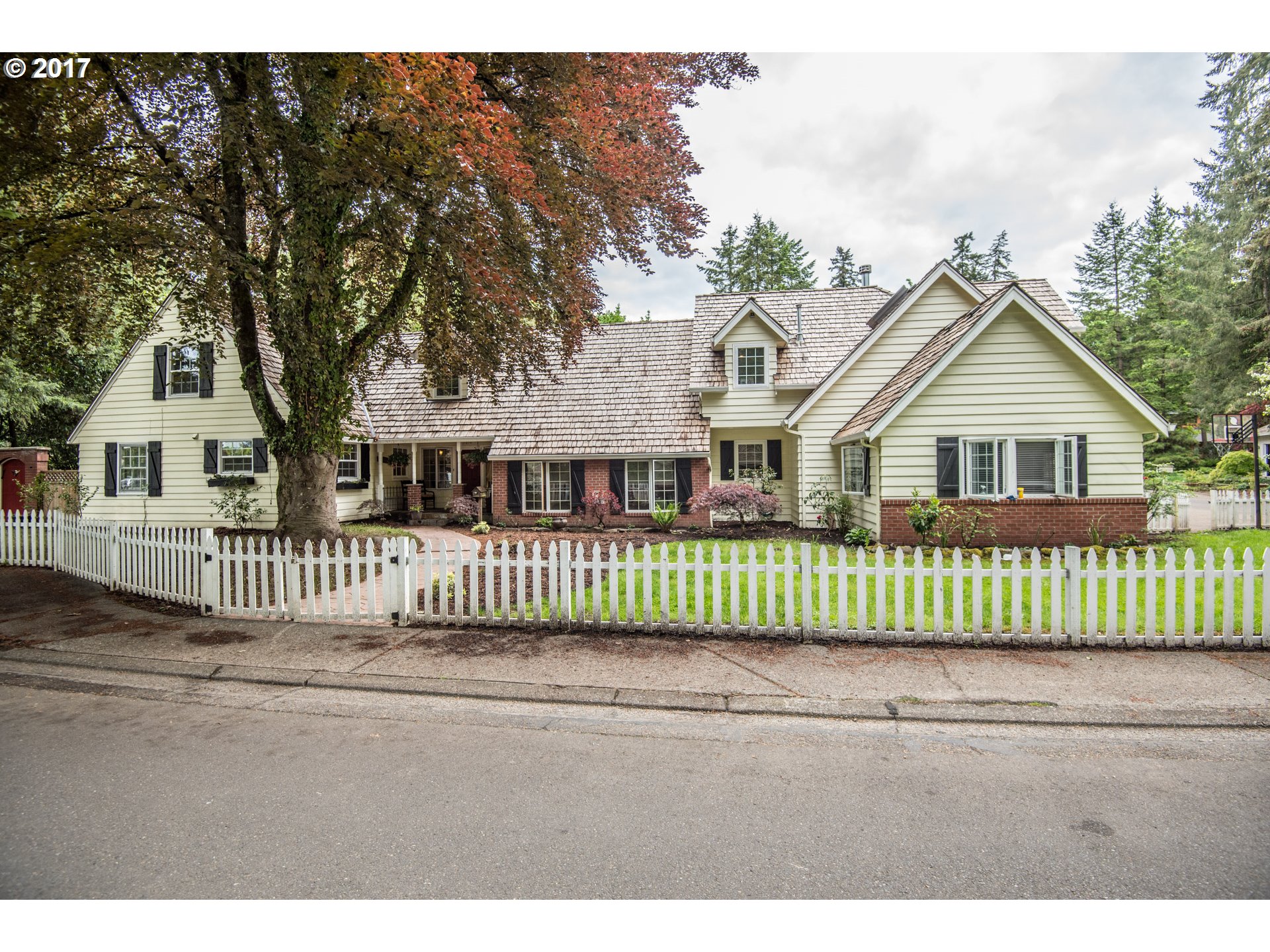 17014 Southwest Rivendell Drive Portland, OR 97224 - Photo 1 of 32 Gallery Image 1