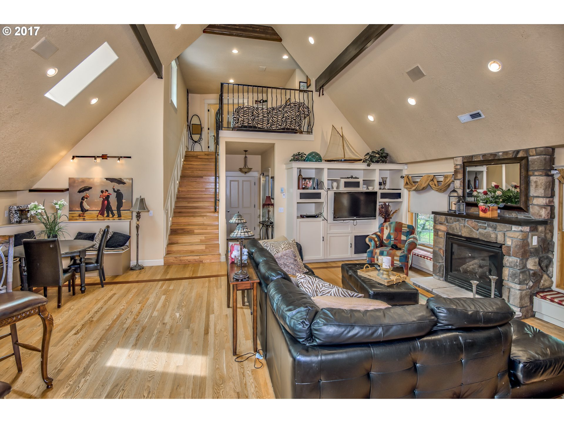 17014 Southwest Rivendell Drive Portland, OR 97224 - Photo 16 of 32 Great Room