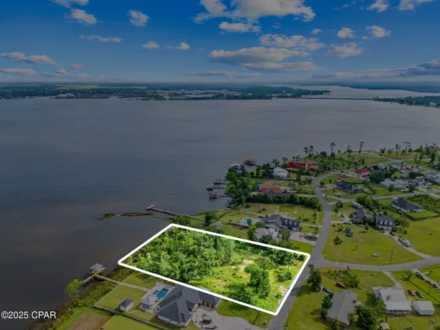 $375,000 | 521 North Bay Drive, Lynn Haven, FL 32444