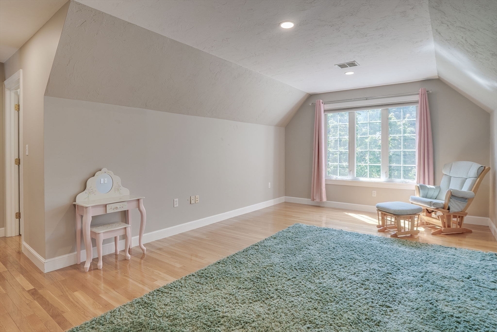 35 Buehler Road Bedford, MA 01730 - Photo 22 of 41