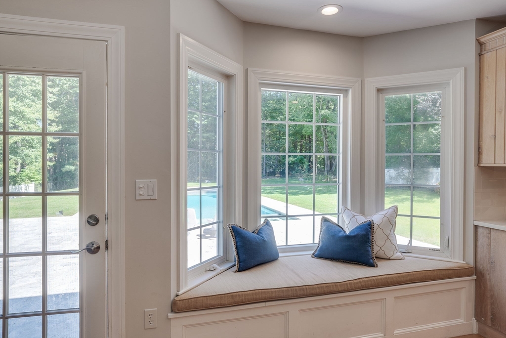 35 Buehler Road Bedford, MA 01730 - Photo 5 of 41