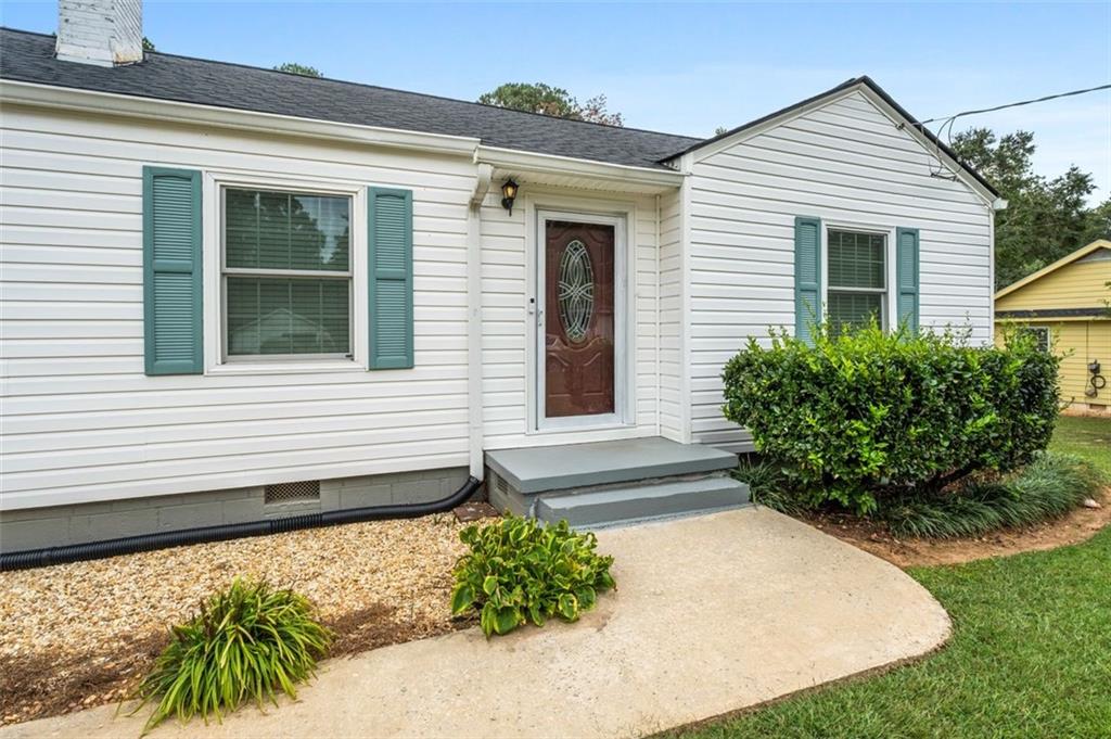 111 Poplar Street Fairburn, GA 30213 - Photo 5 of 32 a front view of a house with a yard