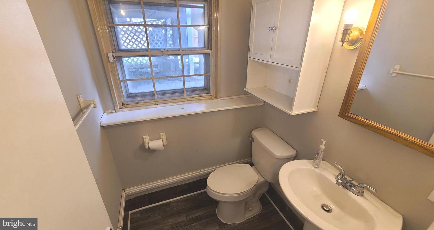 26 Alwyn Road Newark, DE 19713 - Photo 11 of 24 a bathroom with a toilet sink and mirror