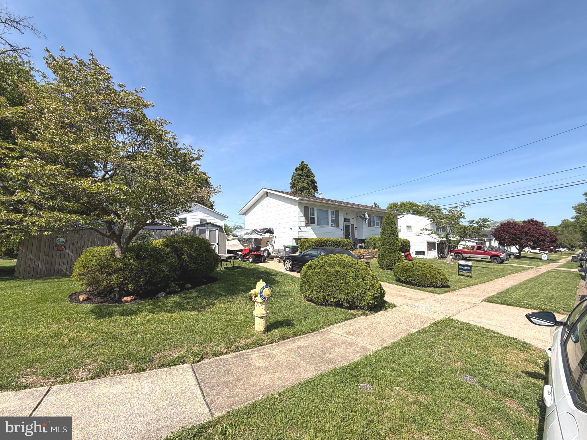 26 Alwyn Road Newark, DE 19713 - Photo 4 of 24 a front view of a house with a yard