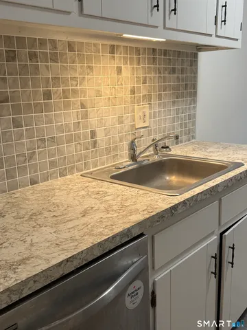 $1,250 | 343 King Street, Unit 201, Bristol, CT 06010