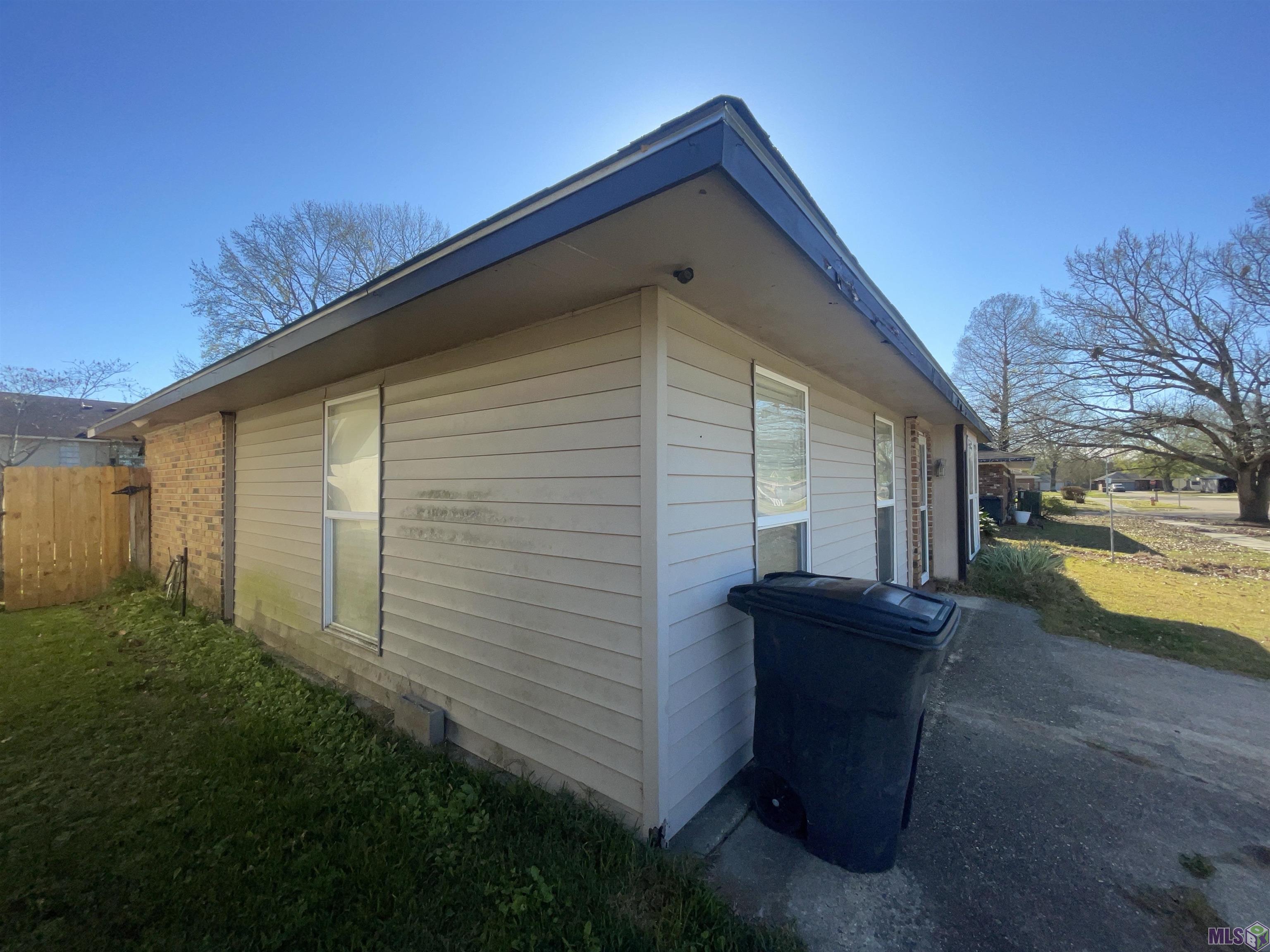 1635 Outrigger Drive Baton Rouge, LA 70816 - Photo 3 of 4