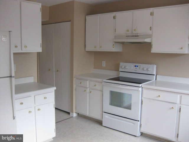 9329 Pan Ridge Road Parkville, MD 21234 - Photo 3 of 13 Kitchen
