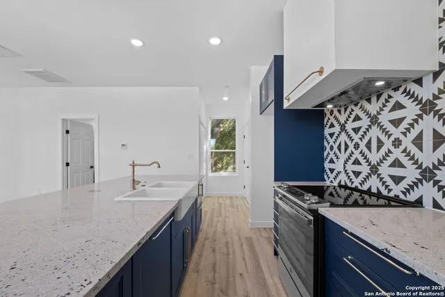 $2,400 | 106 Bank, Unit 102, San Antonio, TX 78204