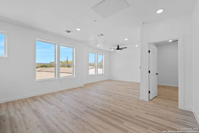 $2,400 | 106 Bank, Unit 102, San Antonio, TX 78204