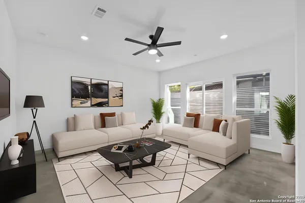 $2,400 | 106 Bank, Unit 102, San Antonio, TX 78204