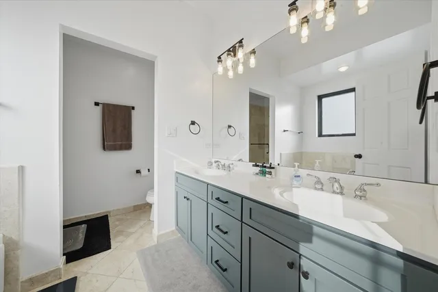 $700,000 | 3511 North Wilton Avenue, Unit 4, Chicago, IL 60657