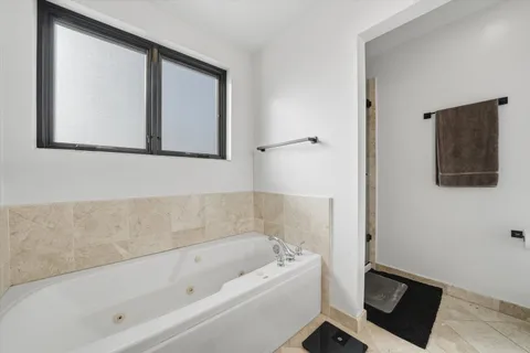 $700,000 | 3511 North Wilton Avenue, Unit 4, Chicago, IL 60657