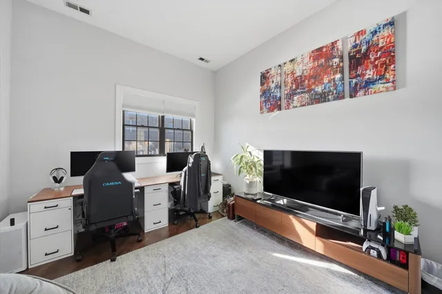 $700,000 | 3511 North Wilton Avenue, Unit 4, Chicago, IL 60657