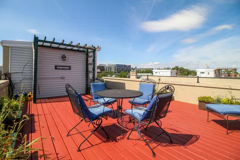 $700,000 | 3511 North Wilton Avenue, Unit 4, Chicago, IL 60657