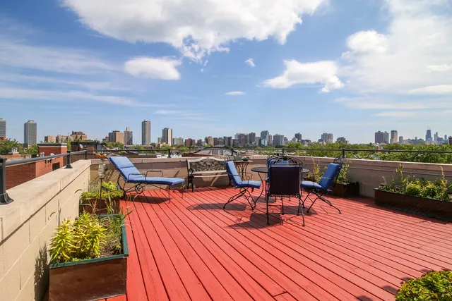 $700,000 | 3511 North Wilton Avenue, Unit 4, Chicago, IL 60657