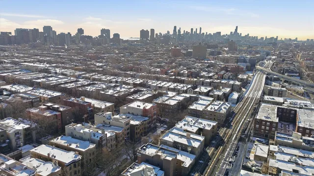 $700,000 | 3511 North Wilton Avenue, Unit 4, Chicago, IL 60657