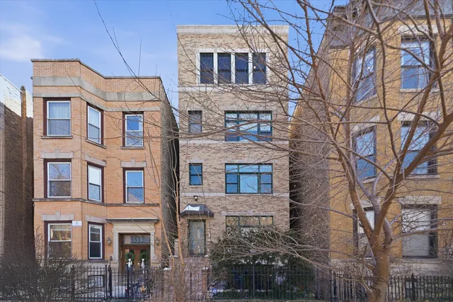 $700,000 | 3511 North Wilton Avenue, Unit 4, Chicago, IL 60657