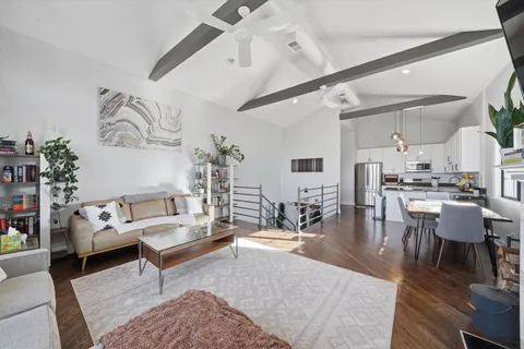 $700,000 | 3511 North Wilton Avenue, Unit 4, Chicago, IL 60657