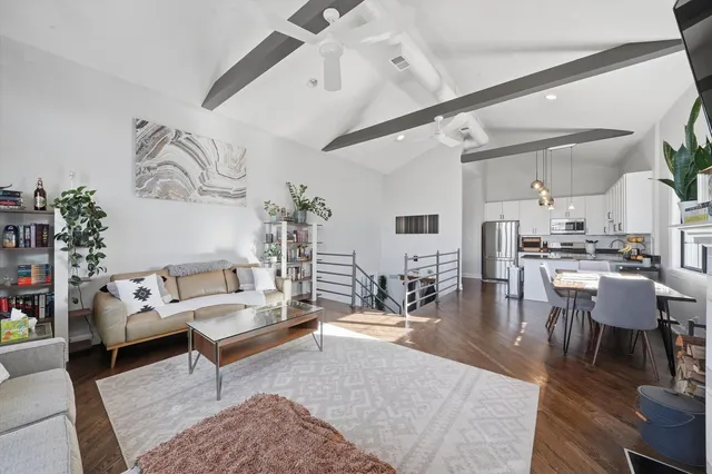 $700,000 | 3511 North Wilton Avenue, Unit 4, Chicago, IL 60657