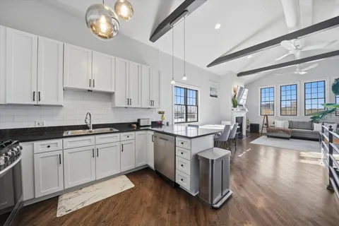 $700,000 | 3511 North Wilton Avenue, Unit 4, Chicago, IL 60657