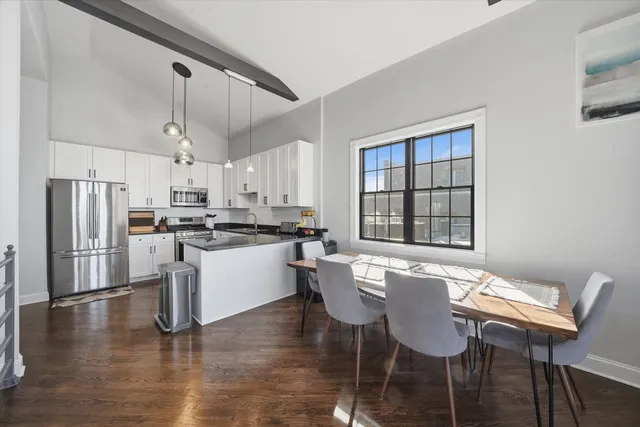 $700,000 | 3511 North Wilton Avenue, Unit 4, Chicago, IL 60657