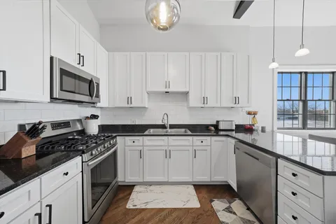 $700,000 | 3511 North Wilton Avenue, Unit 4, Chicago, IL 60657