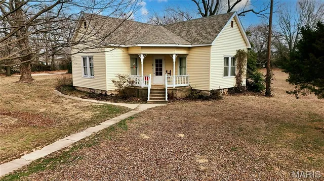 $230,000 | 659 East Pine Street, Bourbon, MO 65441
