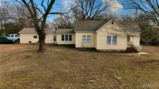 $230,000 | 659 East Pine Street, Bourbon, MO 65441