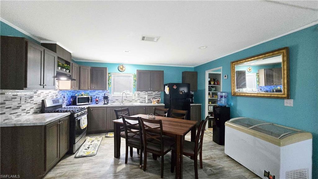 612 Hunting Clb Avenue Montura Ranches, FL 33440 - Photo 19 of 49 a kitchen with a table and chairs in it