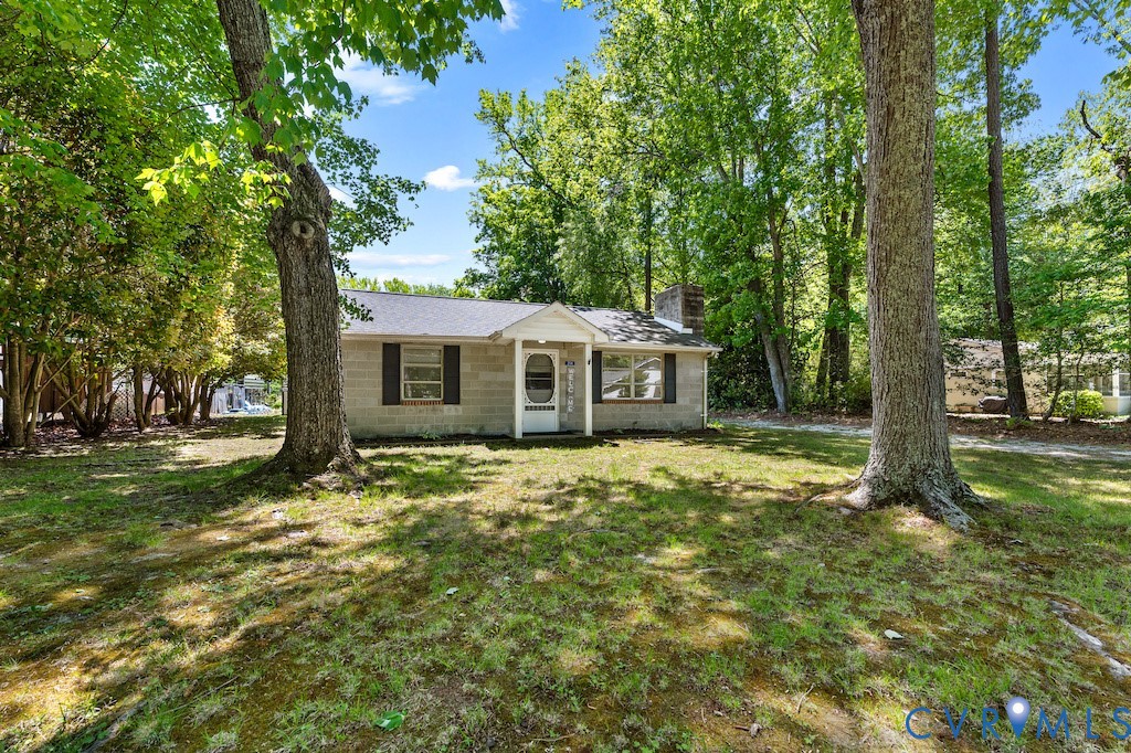 214 Davis Drive Reedville, VA 22539 - Photo 4 of 22 a front view of a house with a garden