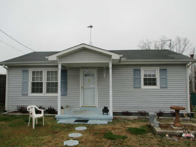 995 Rose Hill Road Pulaski, TN 38478 - Photo 3 of 20 a front view of a house with a yard