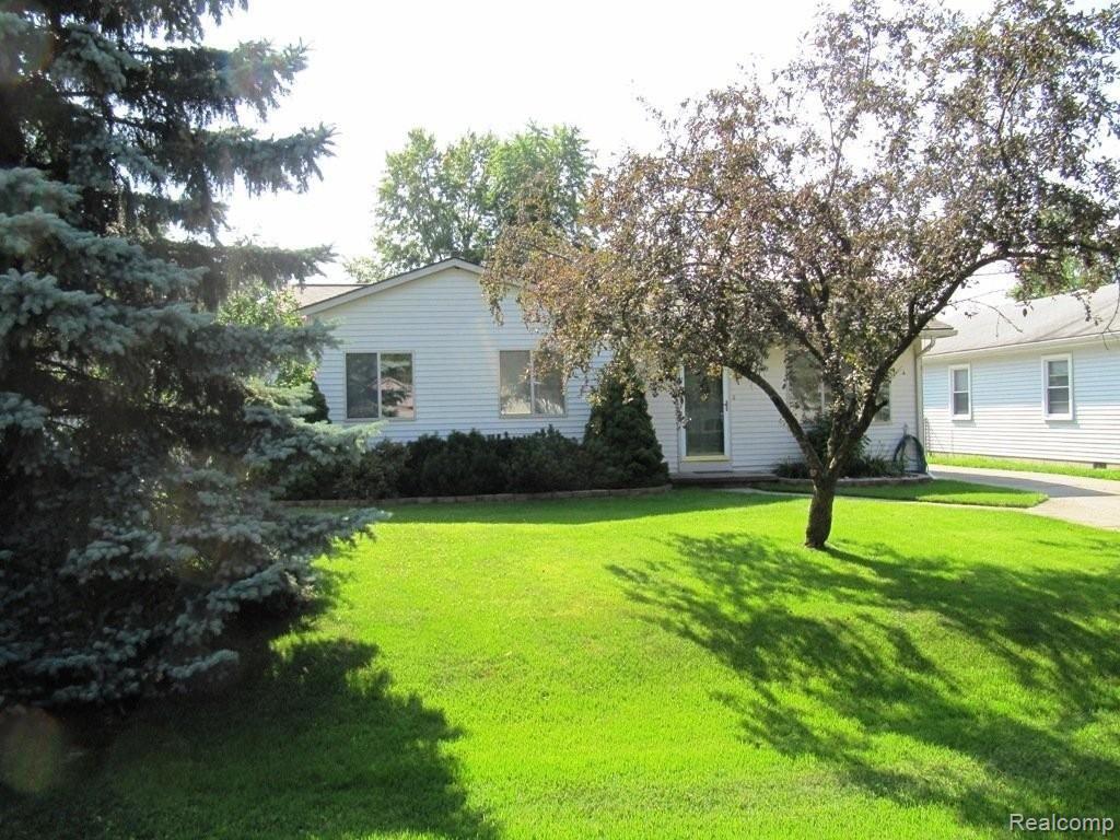 2582 Hartline Drive Rochester, MI 48309 - Photo 2 of 23 2Front Yard.JPG