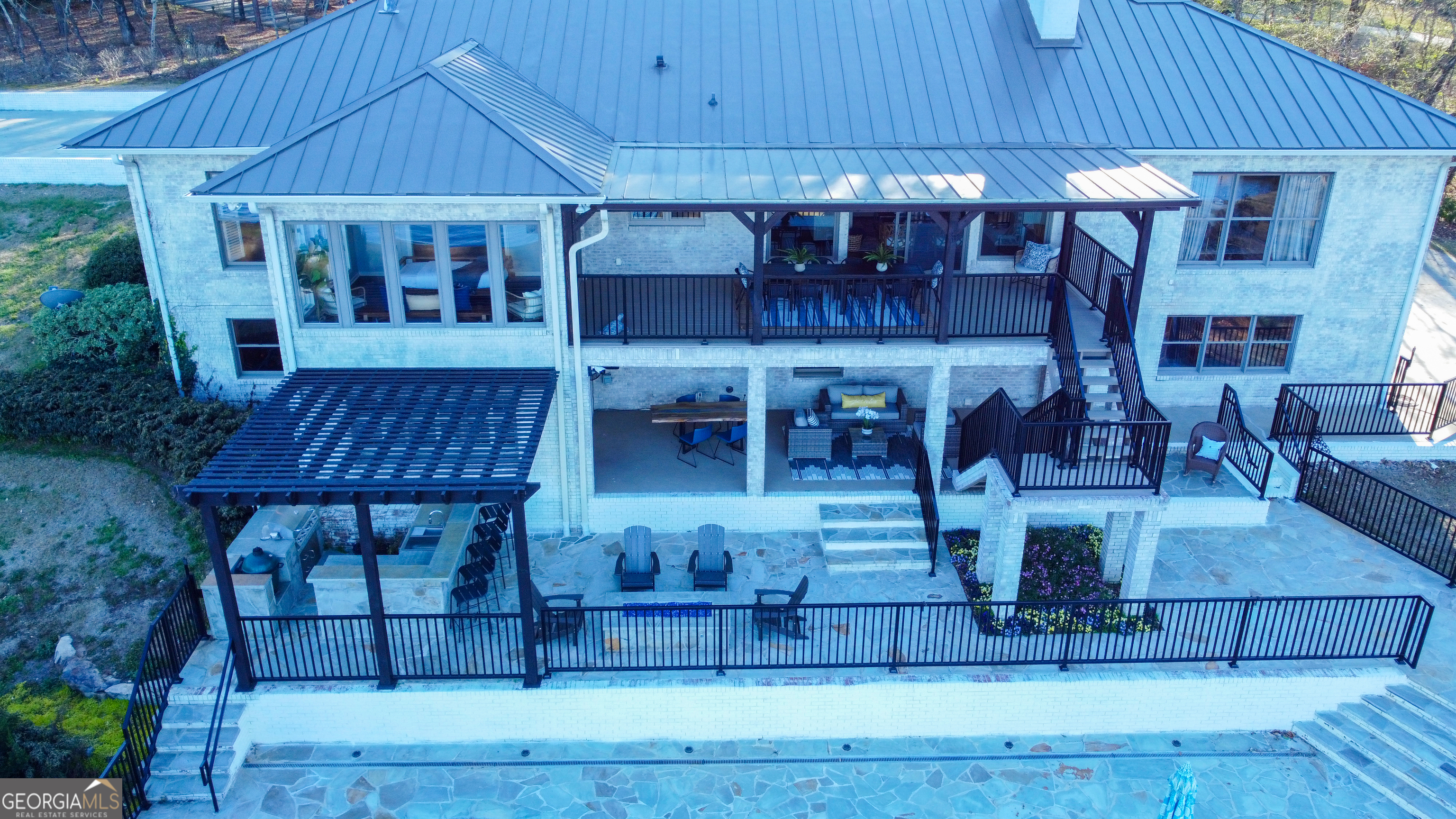 121 Grace Trace Lizella, GA 31052 - Photo 192 of 197 a view of a chairs and tables in the patio
