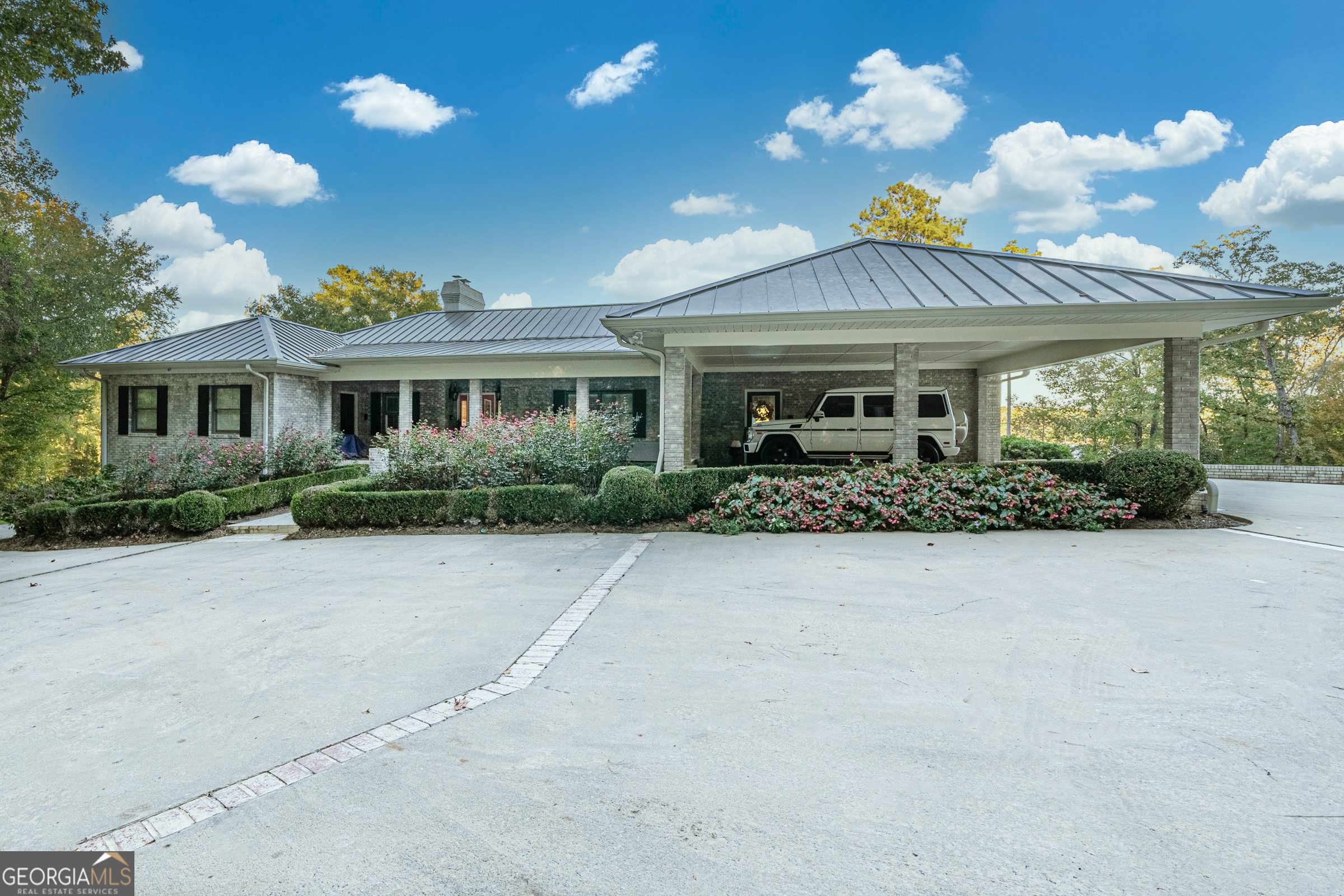 121 Grace Trace Lizella, GA 31052 - Photo 51 of 197 a front view of a house with a yard and a garden