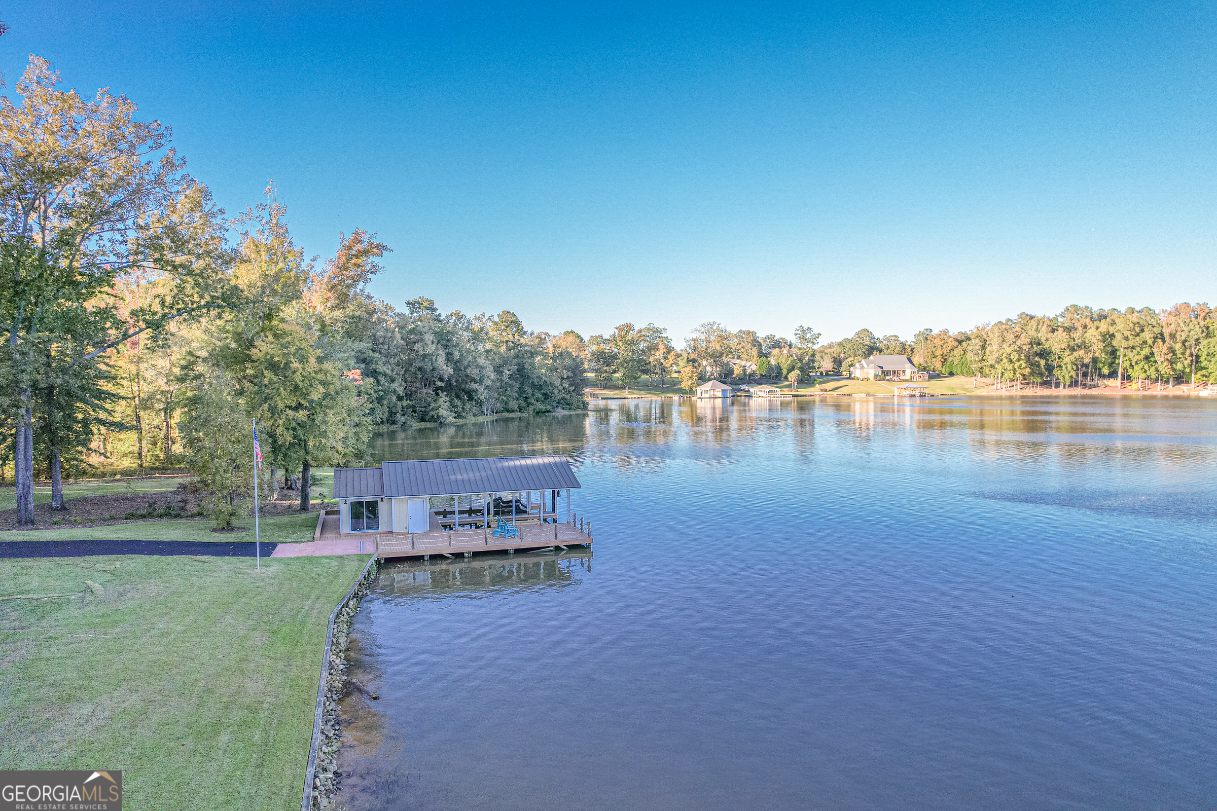 121 Grace Trace Lizella, GA 31052 - Photo 70 of 197 a view of a lake with houses in the back