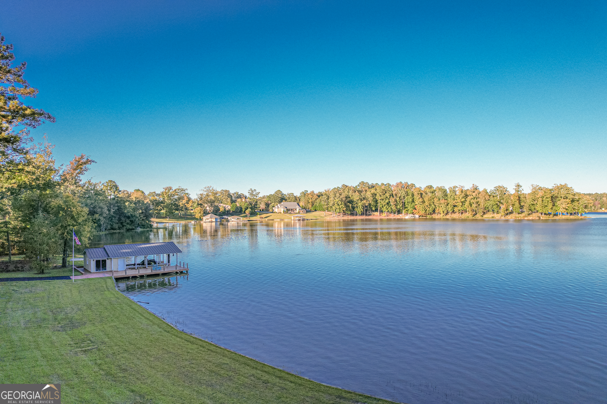 121 Grace Trace Lizella, GA 31052 - Photo 71 of 197 a view of a lake with houses