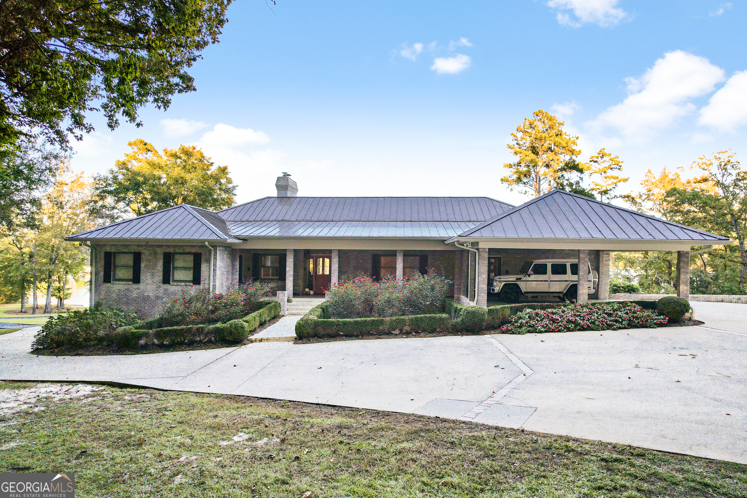 121 Grace Trace Lizella, GA 31052 - Photo 83 of 197 a front view of a house with a yard and garage