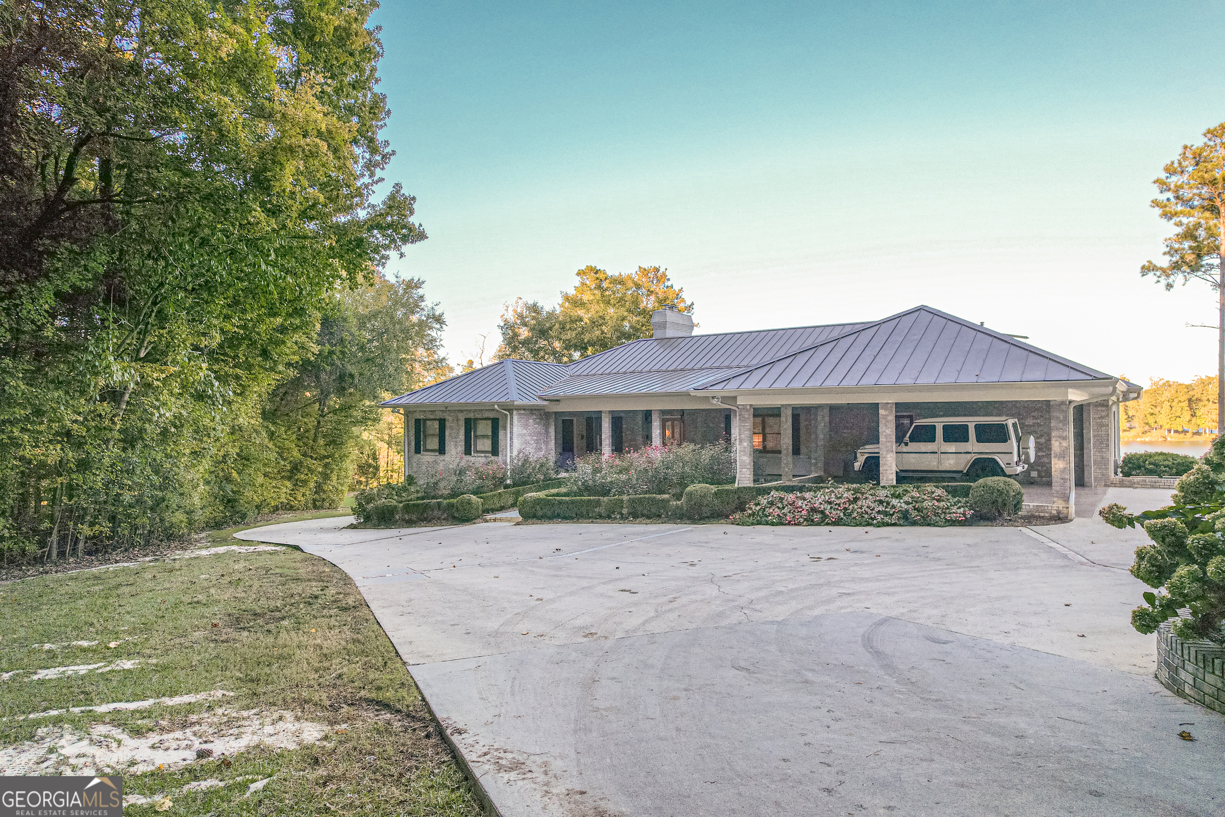 121 Grace Trace Lizella, GA 31052 - Photo 86 of 197 a front view of a house with a garden