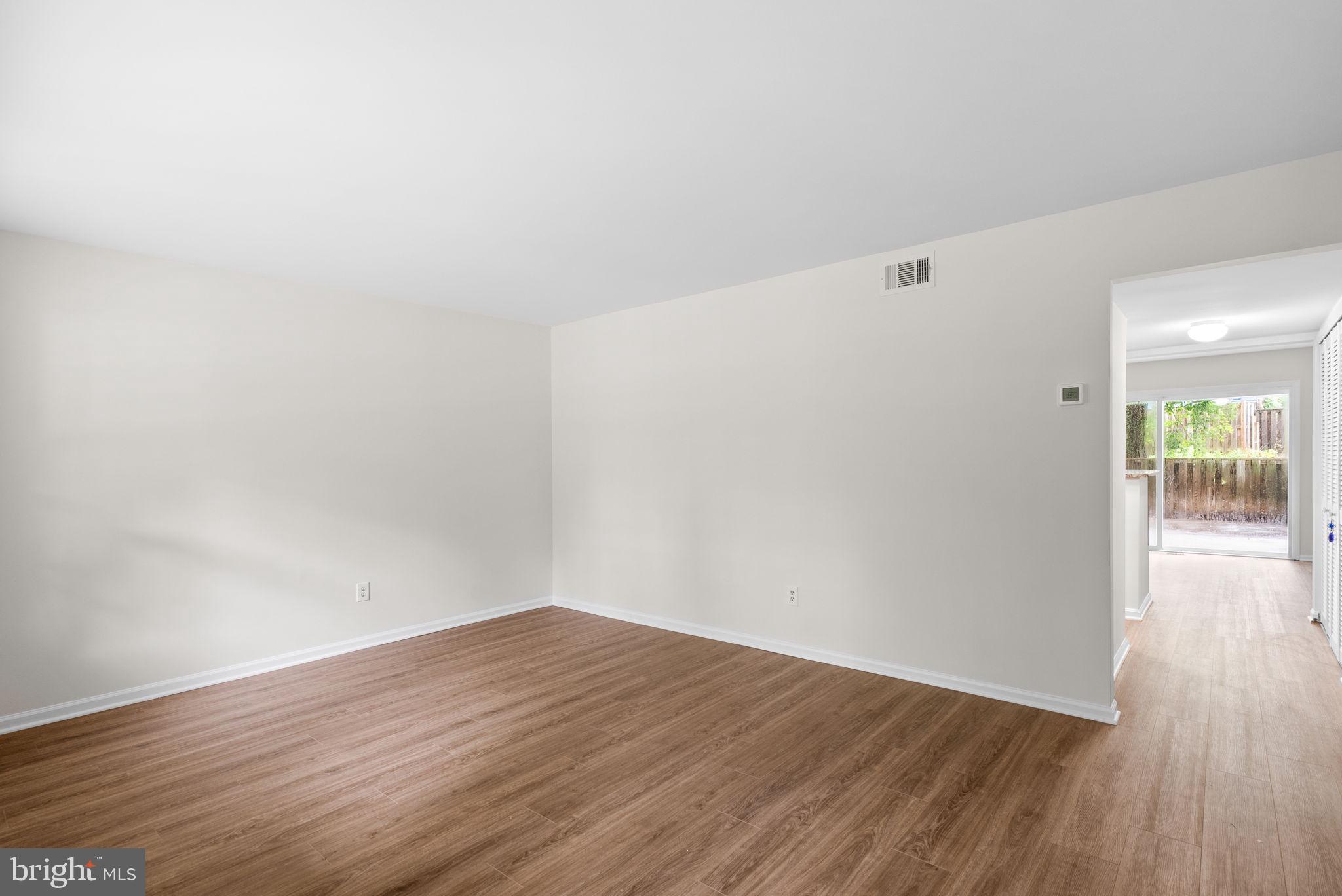 5468 Gloucester Road Columbia, MD 21044 - Photo 6 of 41 Living Room