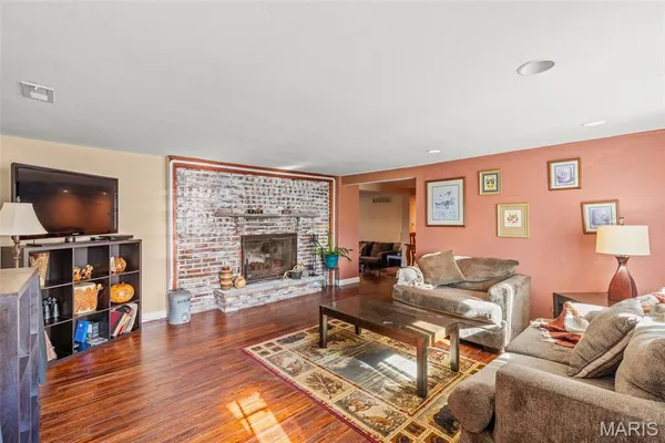 $315,000 | 7025 Hwy O, Robertsville, MO 63072