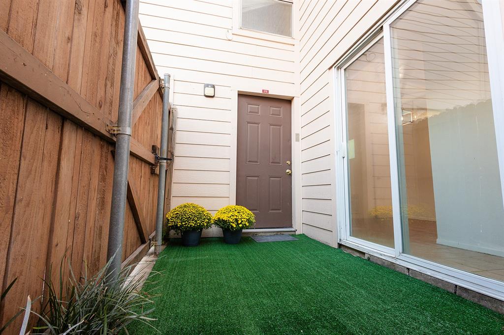 5540 Boca Raton Boulevard, Unit 175 Fort Worth, TX 76112 - Photo 29 of 30 Property entrance featuring a lawn