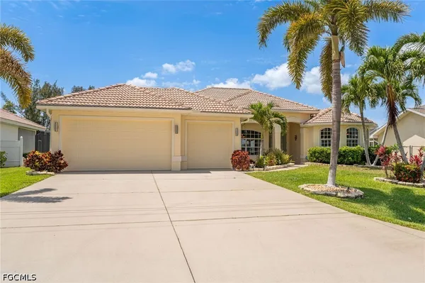$719,900 | 2506 West Retunda Parkway, Cape Coral, FL 33904