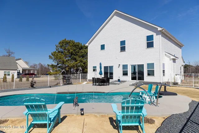 $679,900 | 456 Pointe Vista Drive, Elizabeth City, NC 27909