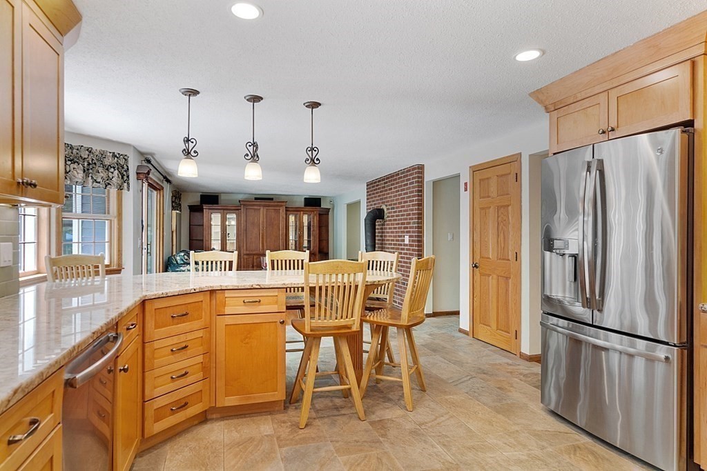 97 Autumn Road Lunenburg, MA 01462 - Photo 4 of 41