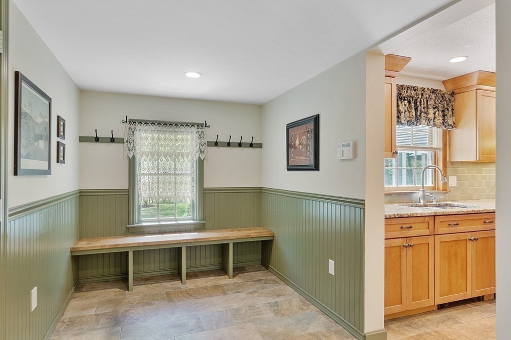 97 Autumn Road Lunenburg, MA 01462 - Photo 8 of 41