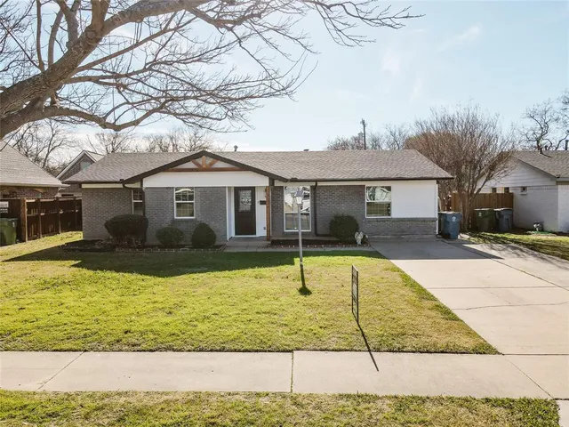 $309,900 | 524 Ridgecrest Drive, Lewisville, TX 75067