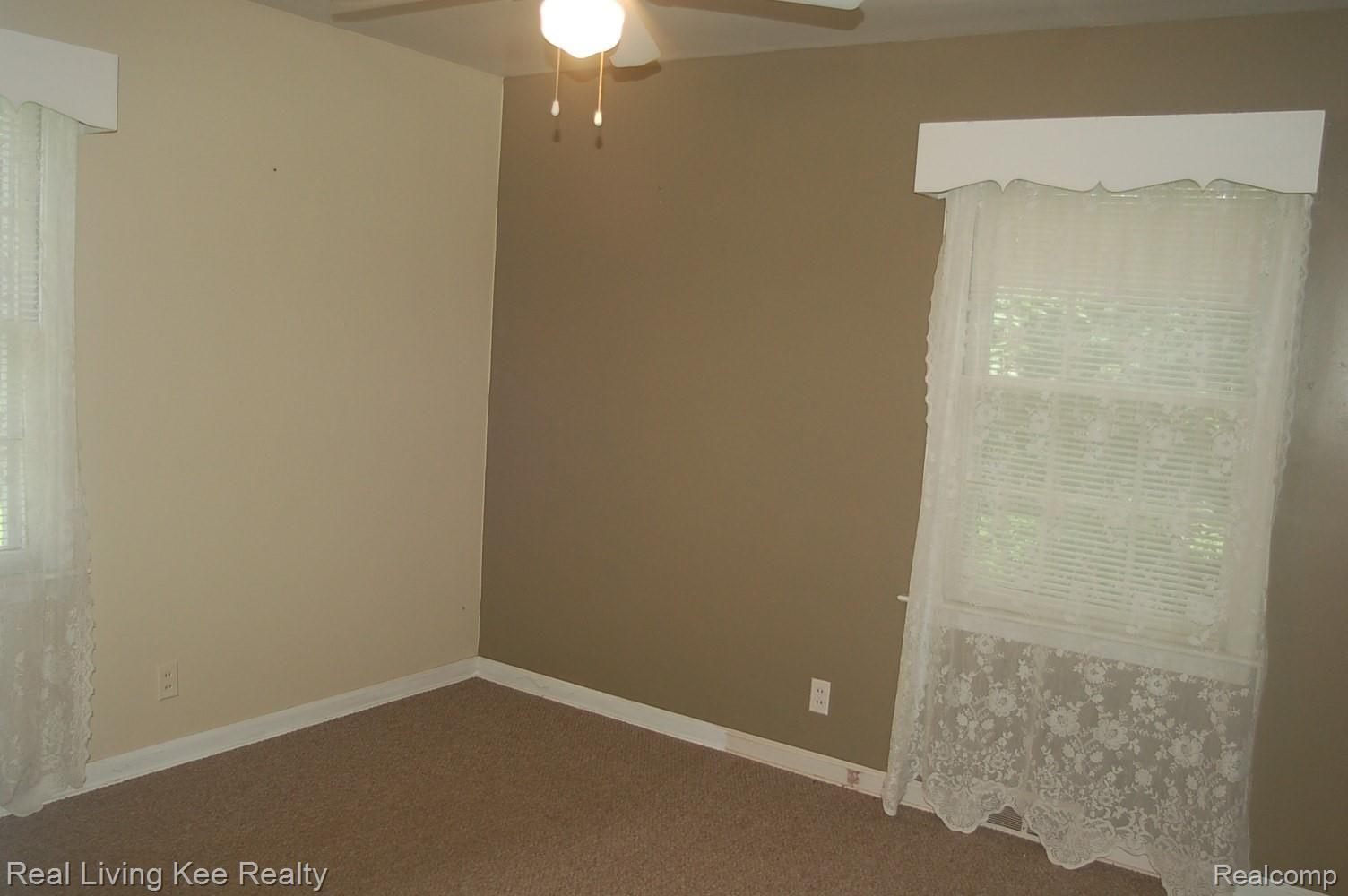 3370 Lapeer Road Port Huron, MI 48060 - Photo 9 of 16 DSC_0023.JPG