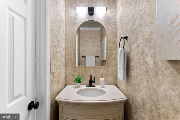 $875,000 | 6223 Windham Hill Run, Alexandria, VA 22315