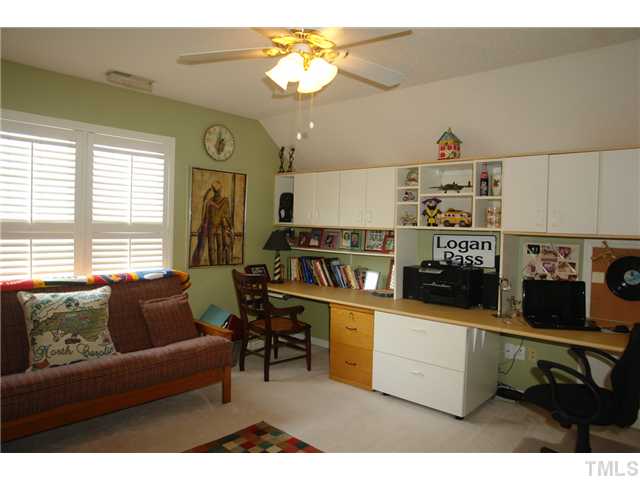 7012 Edgeview Court Raleigh, NC 27613 - Photo 20 of 25 a living room with furniture and wooden floor