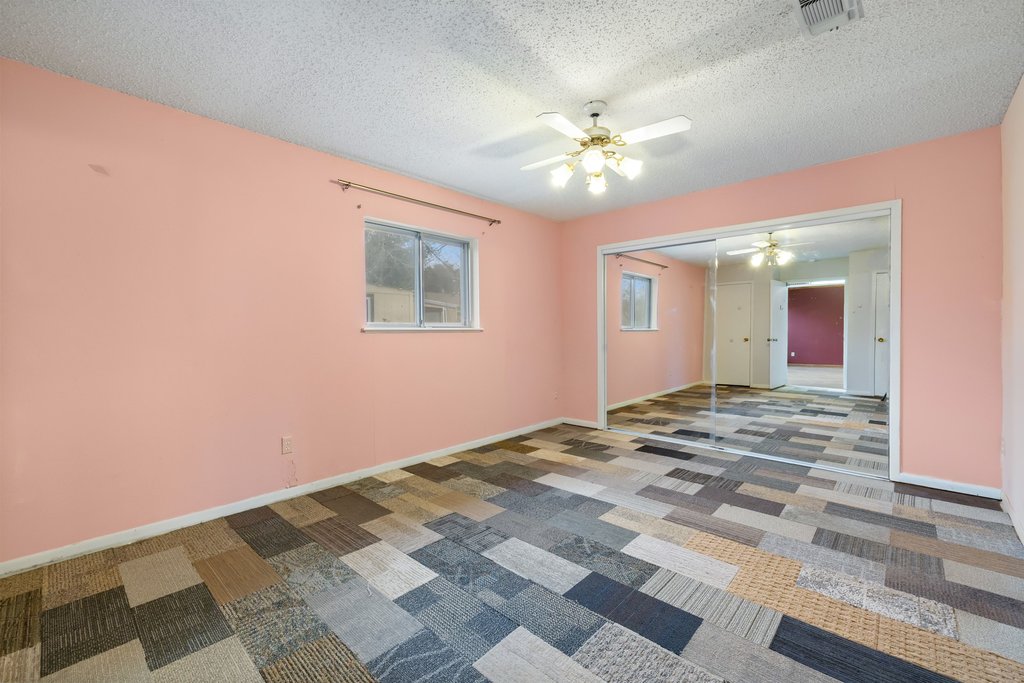 2204 Smith Avenue Taylor, TX 76574 - Photo 26 of 40 a view of a livingroom with a ceiling fan